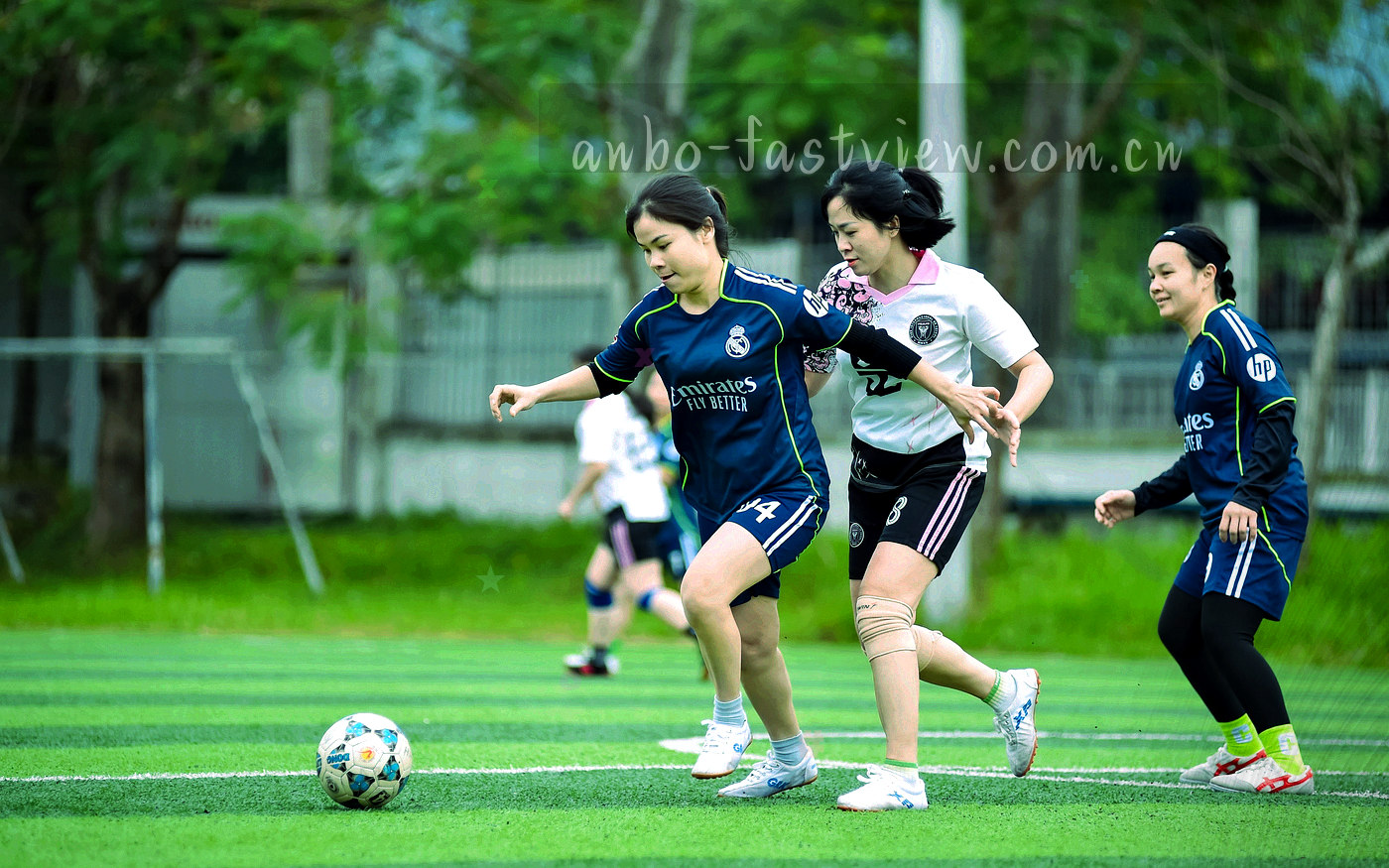 宽屏赛事信息界面与对比表格的抽象截图，画面不含真实联赛标识