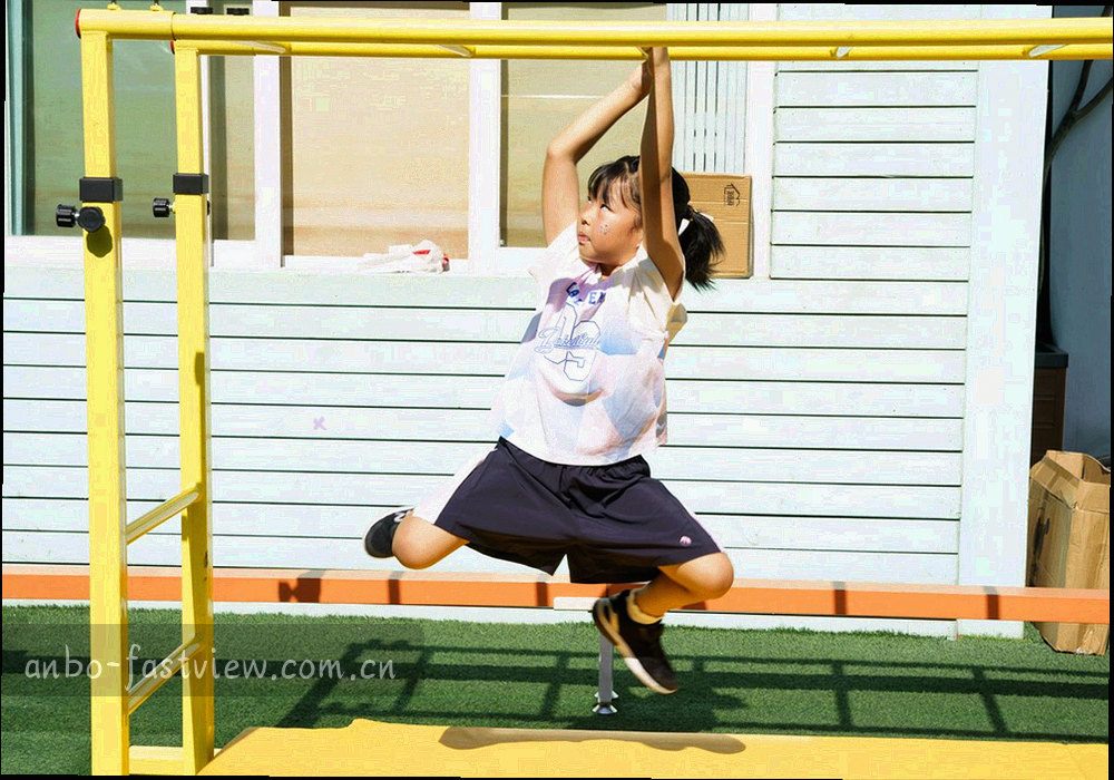 比分板与事件时间线组成的抽象图形